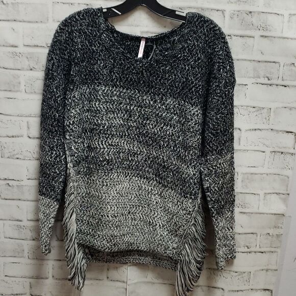 Love by design sweater - Picture 1 of 3